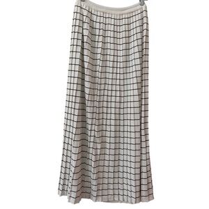 Vintage / no name black and white stripe skirt. (No tag - size medium).